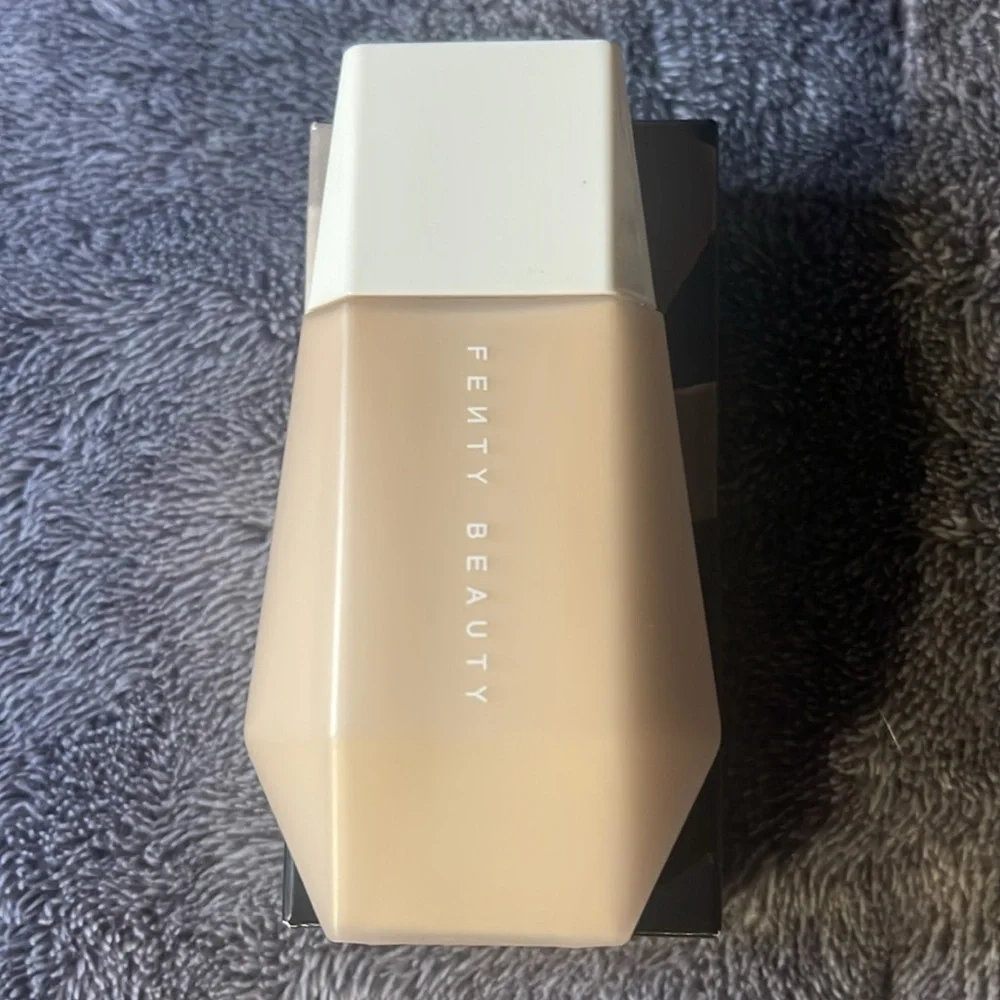 Fenty Shade 8 Eaze Drop Blurring Skin Tint